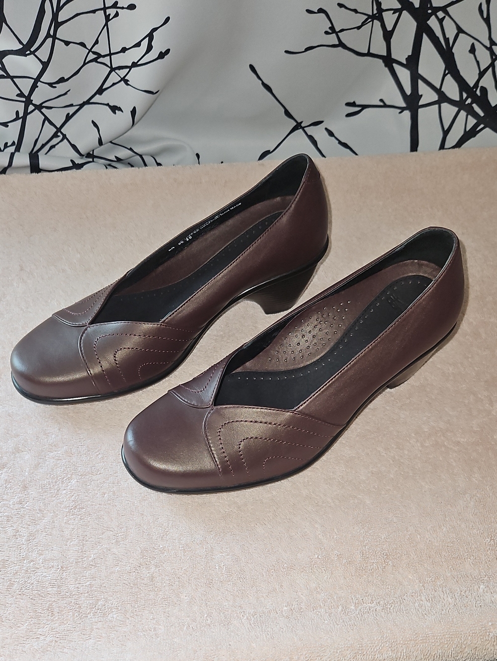 Dansko Leather Pumps. NWOT